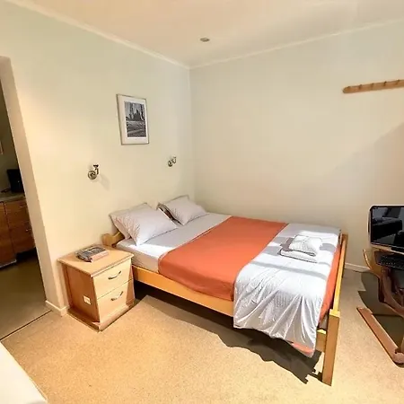 Rachel 17 Mons (Bergen)